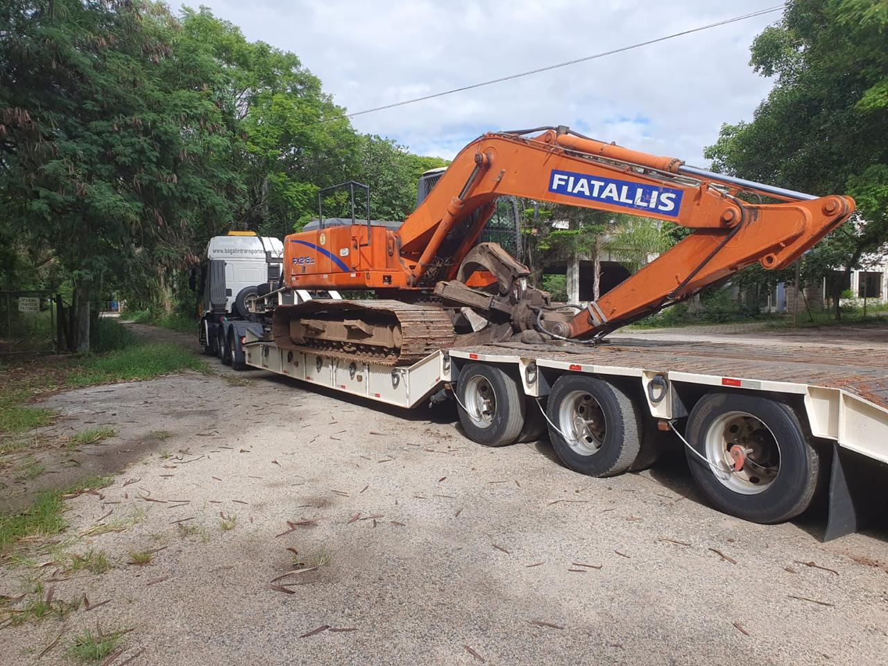 Locação de Escavadeira