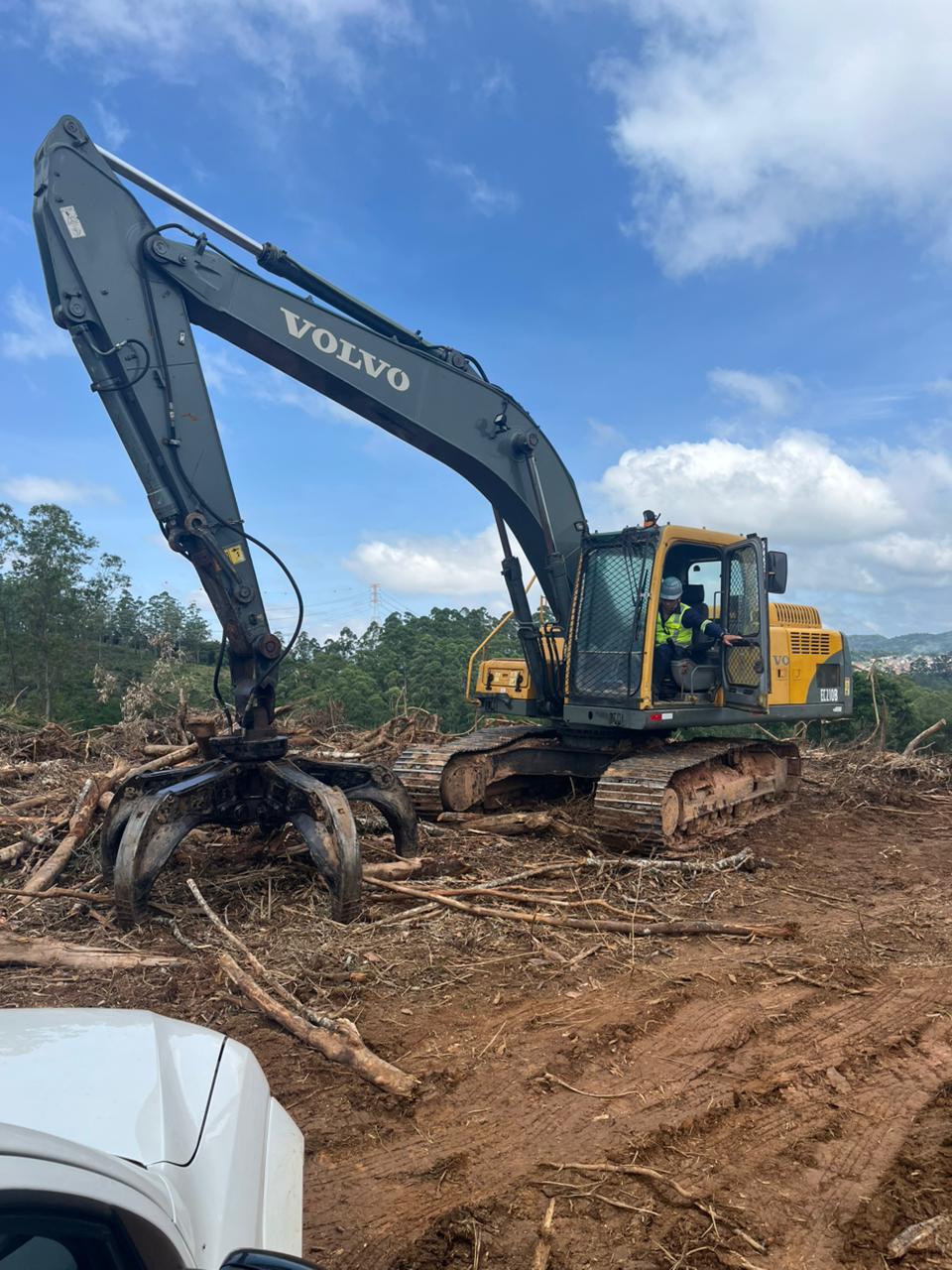 Locação de Escavadeira